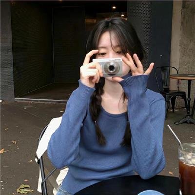 顽皮豹在树林里